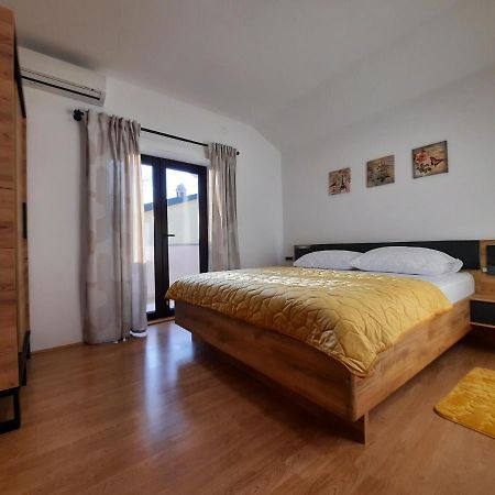 Apartman Sofia Porec Ngoại thất bức ảnh